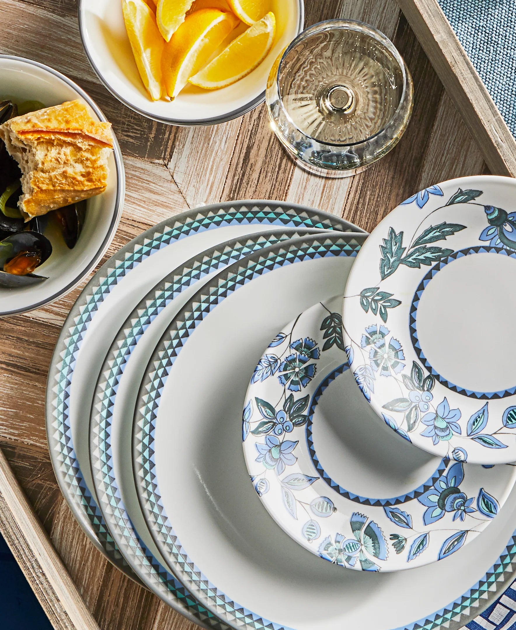 Corelle Vitrelle Veranda 16-piece Dinnerware Set, Service for 4 - Image 3